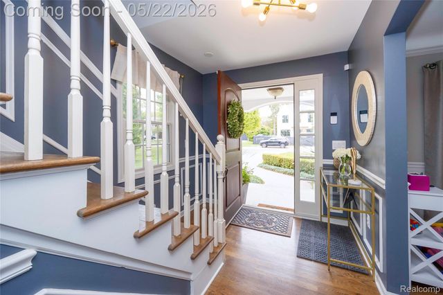 826 Larchlea Drive, Birmingham, MI 48009
