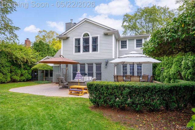 826 Larchlea Drive, Birmingham, MI 48009