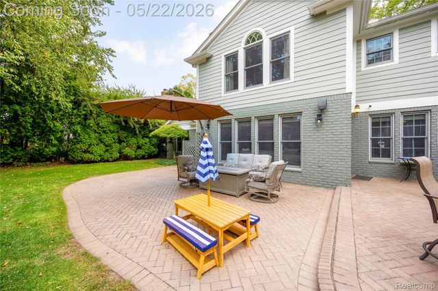 826 Larchlea Drive, Birmingham, MI 48009