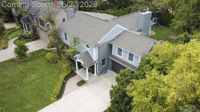 826 Larchlea Drive, Birmingham, MI 48009