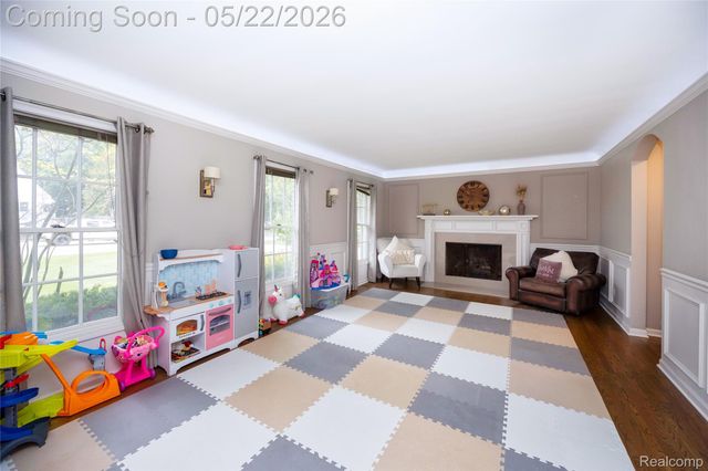 826 Larchlea Drive, Birmingham, MI 48009