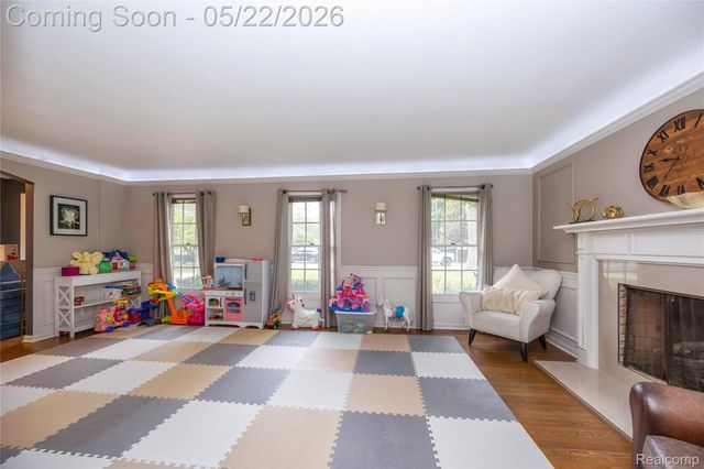 826 Larchlea Drive, Birmingham, MI 48009