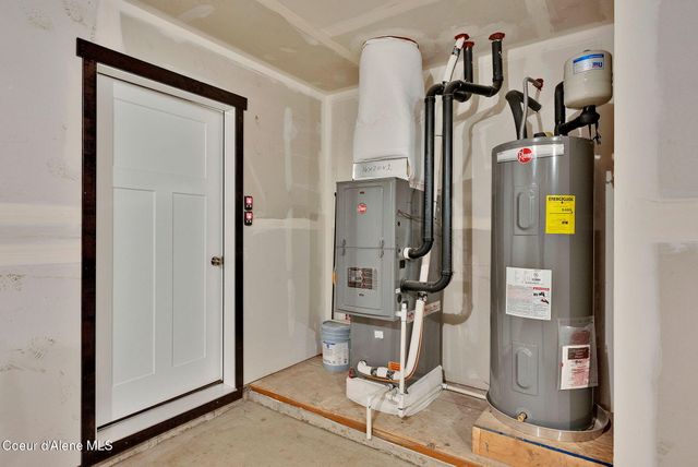 6208 W Bowmore LN, Rathdrum, ID 83858