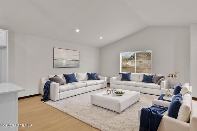 6208 W Bowmore LN, Rathdrum, ID 83858