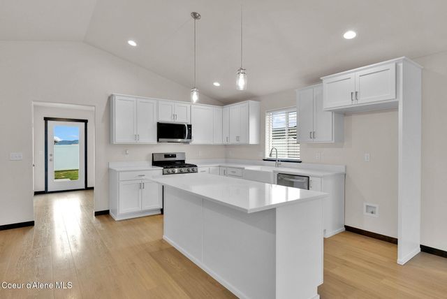 6208 W Bowmore LN, Rathdrum, ID 83858