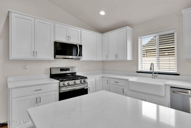 6208 W Bowmore LN, Rathdrum, ID 83858