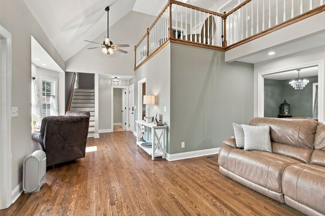 2053 Hickory Dr, Springfield, TN 37172