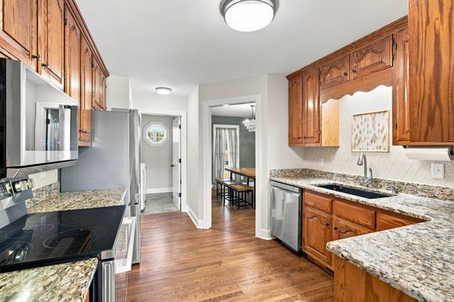 2053 Hickory Dr, Springfield, TN 37172