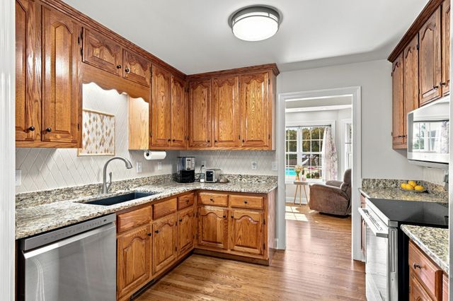 2053 Hickory Dr, Springfield, TN 37172