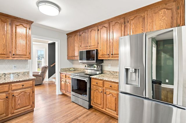 2053 Hickory Dr, Springfield, TN 37172