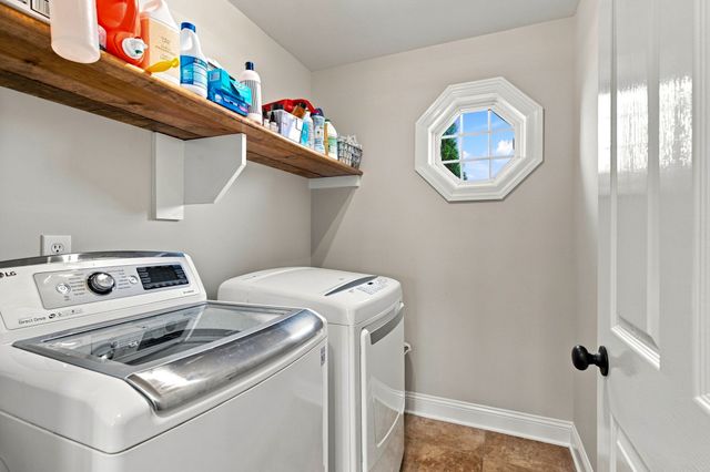 2053 Hickory Dr, Springfield, TN 37172
