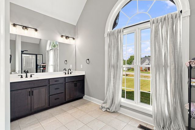 2053 Hickory Dr, Springfield, TN 37172