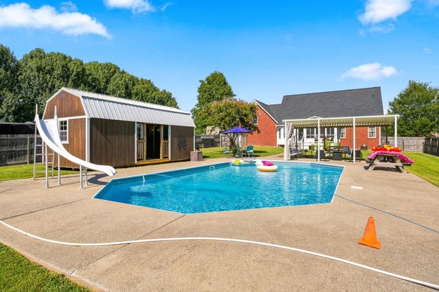 2053 Hickory Dr, Springfield, TN 37172