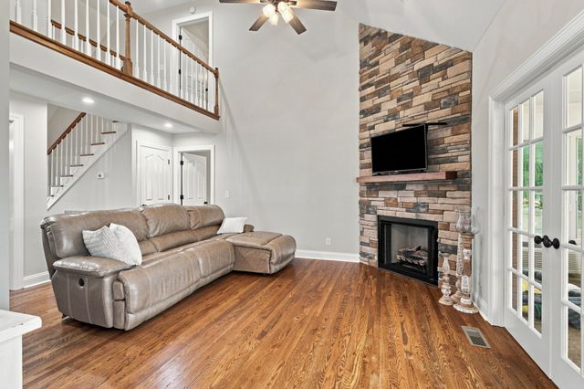 2053 Hickory Dr, Springfield, TN 37172