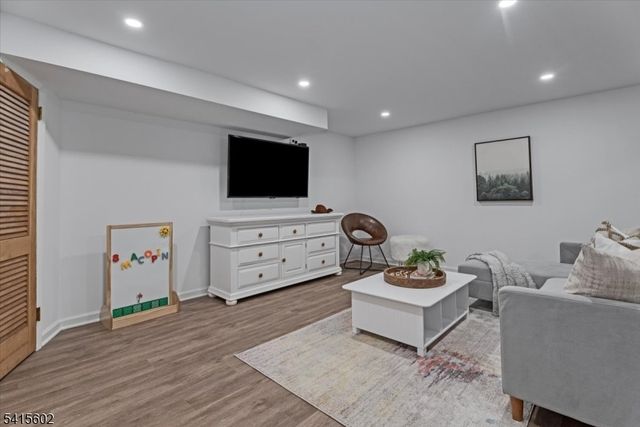 8 Macopin Ave, Montclair Twp., NJ 07043