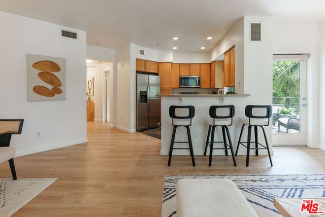6400 Crescent Parkway 202, Playa Vista, CA 90094