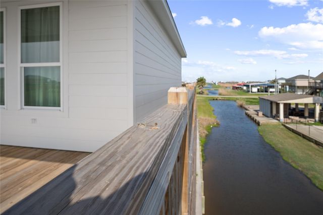 960 S Sage Road, Crystal Beach, TX 77650