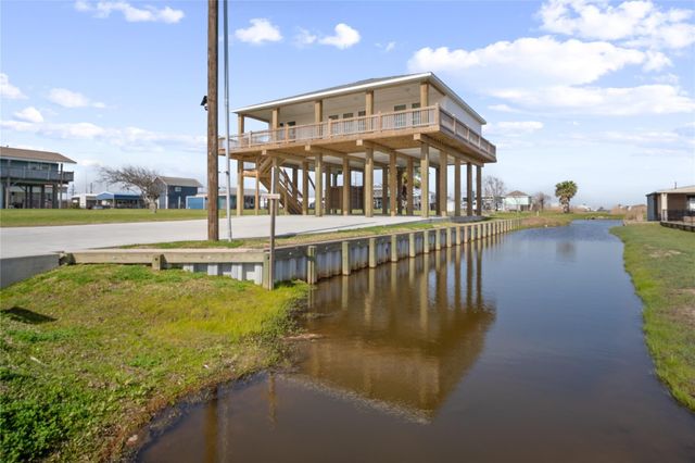 960 S Sage Road, Crystal Beach, TX 77650