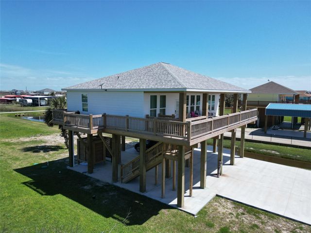 960 S Sage Road, Crystal Beach, TX 77650