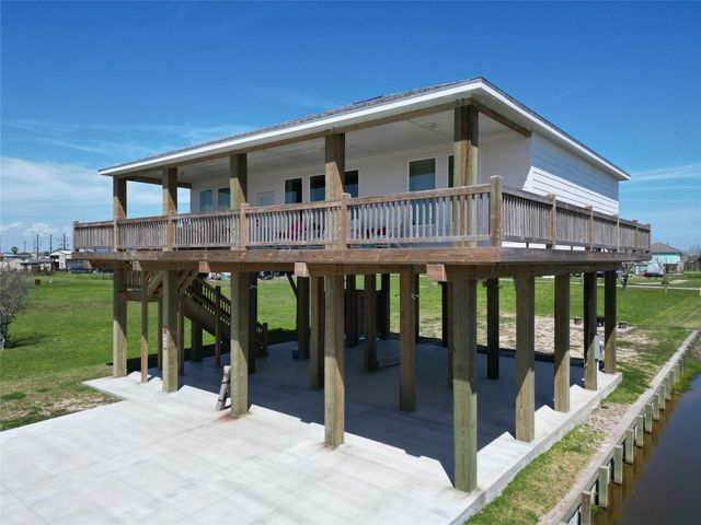 960 S Sage Road, Crystal Beach, TX 77650