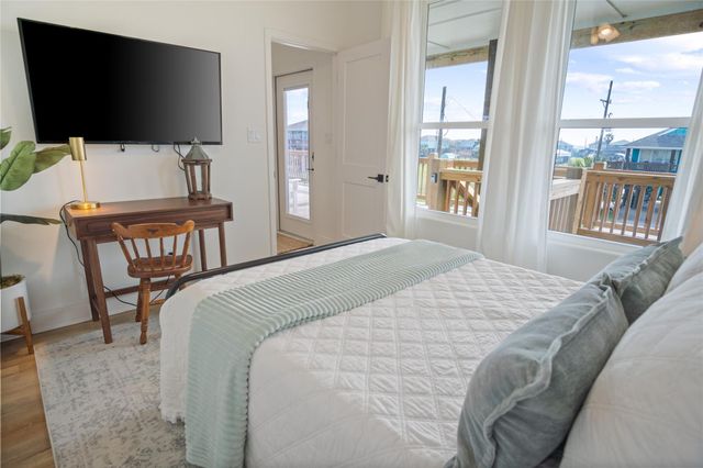 960 S Sage Road, Crystal Beach, TX 77650