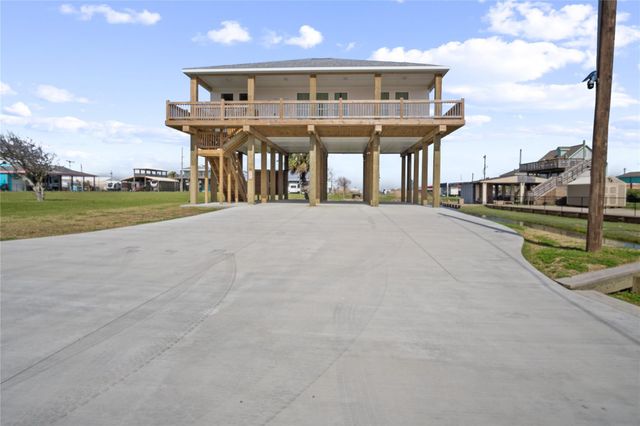 960 S Sage Road, Crystal Beach, TX 77650