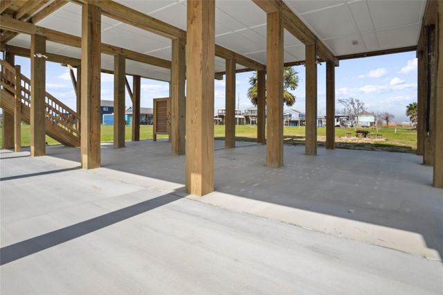 960 S Sage Road, Crystal Beach, TX 77650