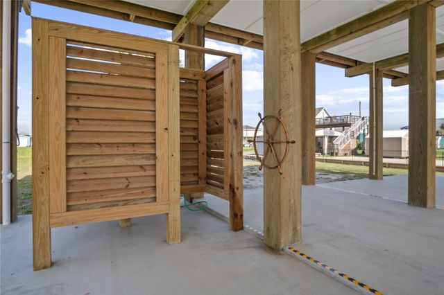960 S Sage Road, Crystal Beach, TX 77650