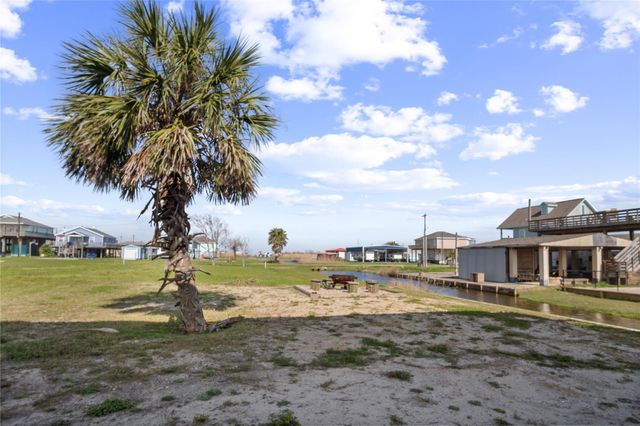 960 S Sage Road, Crystal Beach, TX 77650