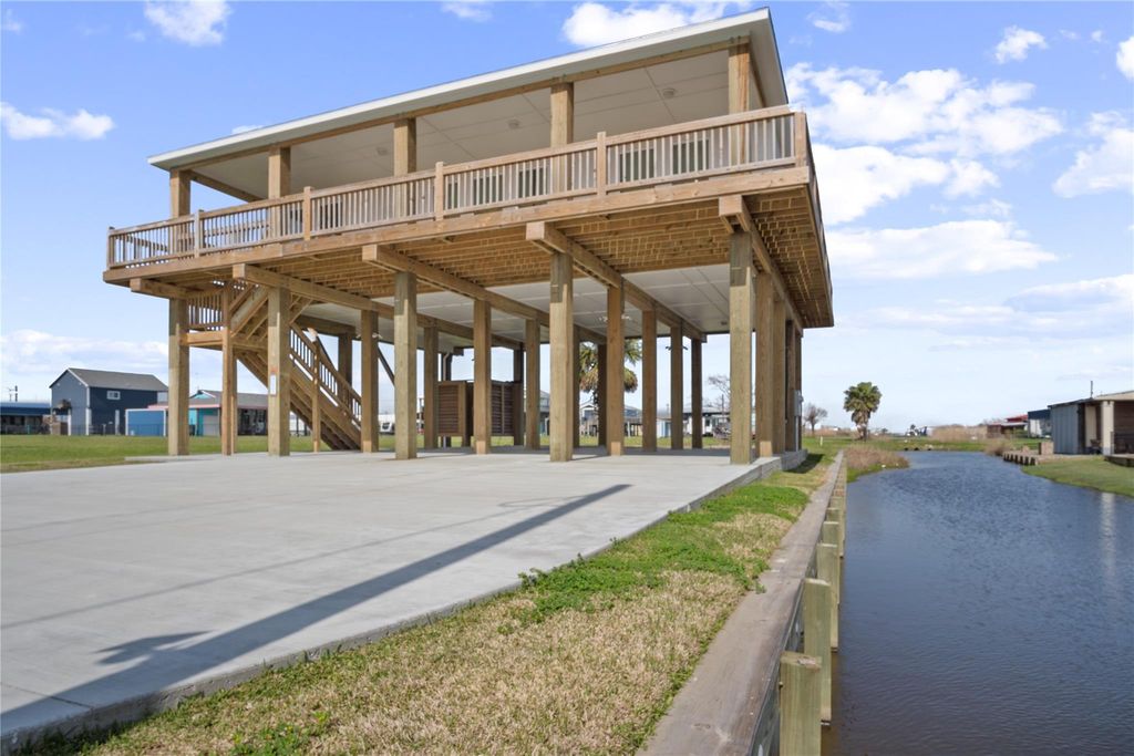 960 S Sage Road, Crystal Beach, TX 77650