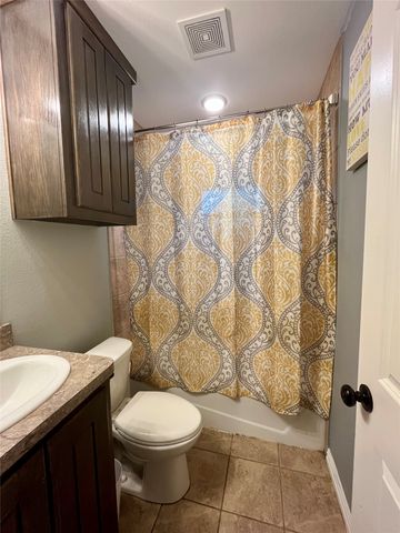 104 Lynn Drive, Azle, TX 76020