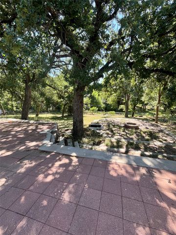104 Lynn Drive, Azle, TX 76020