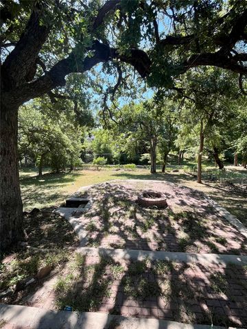 104 Lynn Drive, Azle, TX 76020