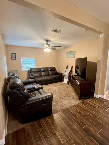 104 Lynn Drive, Azle, TX 76020