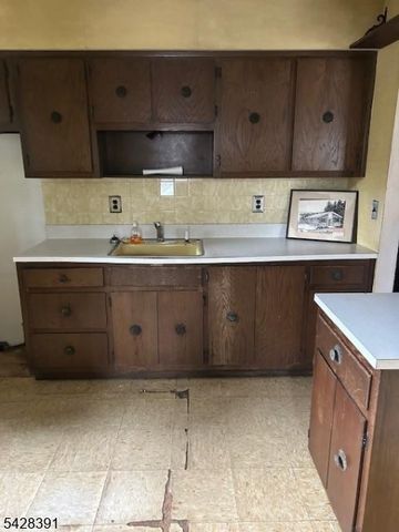 15 Carl Walsh Rd, Franklin Boro, NJ 07416