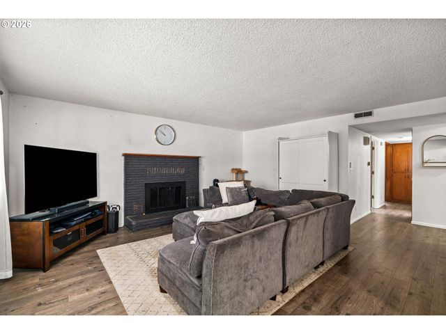1590 SCANDIA St, Eugene, OR 97402