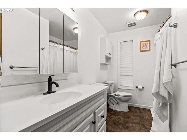 1590 SCANDIA St, Eugene, OR 97402