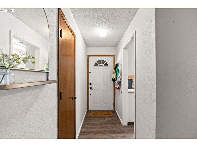 1590 SCANDIA St, Eugene, OR 97402