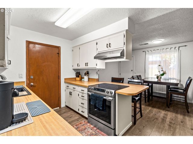 1590 SCANDIA St, Eugene, OR 97402