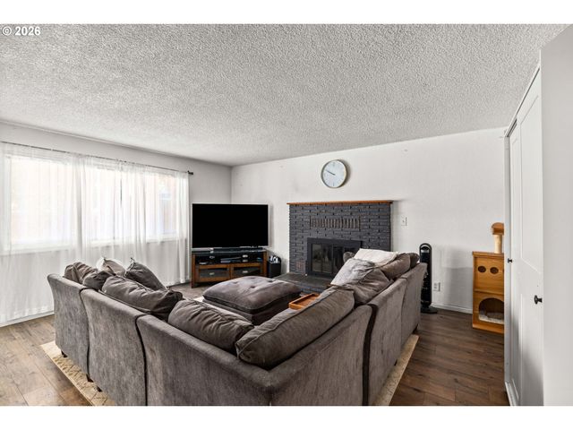1590 SCANDIA St, Eugene, OR 97402