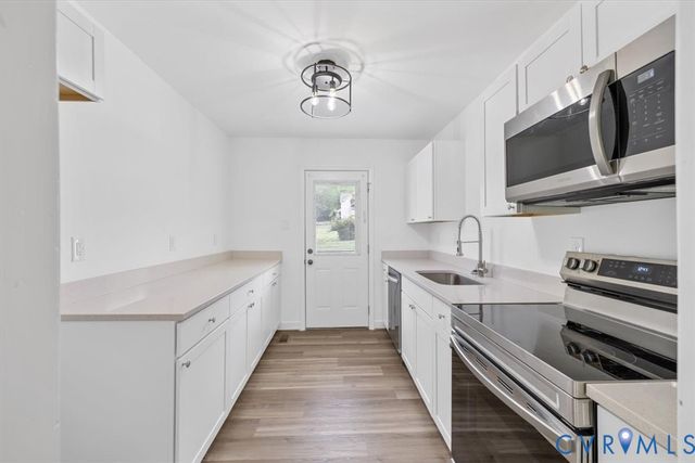 2244 Lakeview Dr, Powhatan, VA 23139