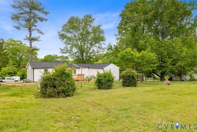 2244 Lakeview Dr, Powhatan, VA 23139