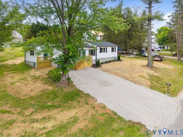 2244 Lakeview Dr, Powhatan, VA 23139