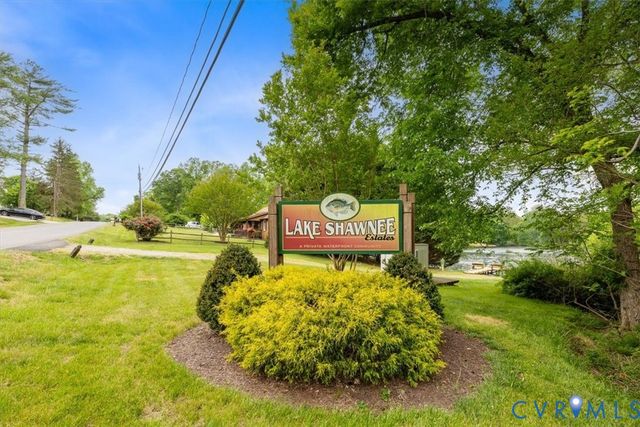 2244 Lakeview Dr, Powhatan, VA 23139