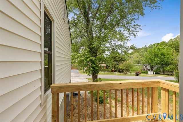 2244 Lakeview Dr, Powhatan, VA 23139