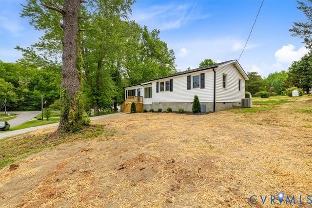 2244 Lakeview Dr, Powhatan, VA 23139