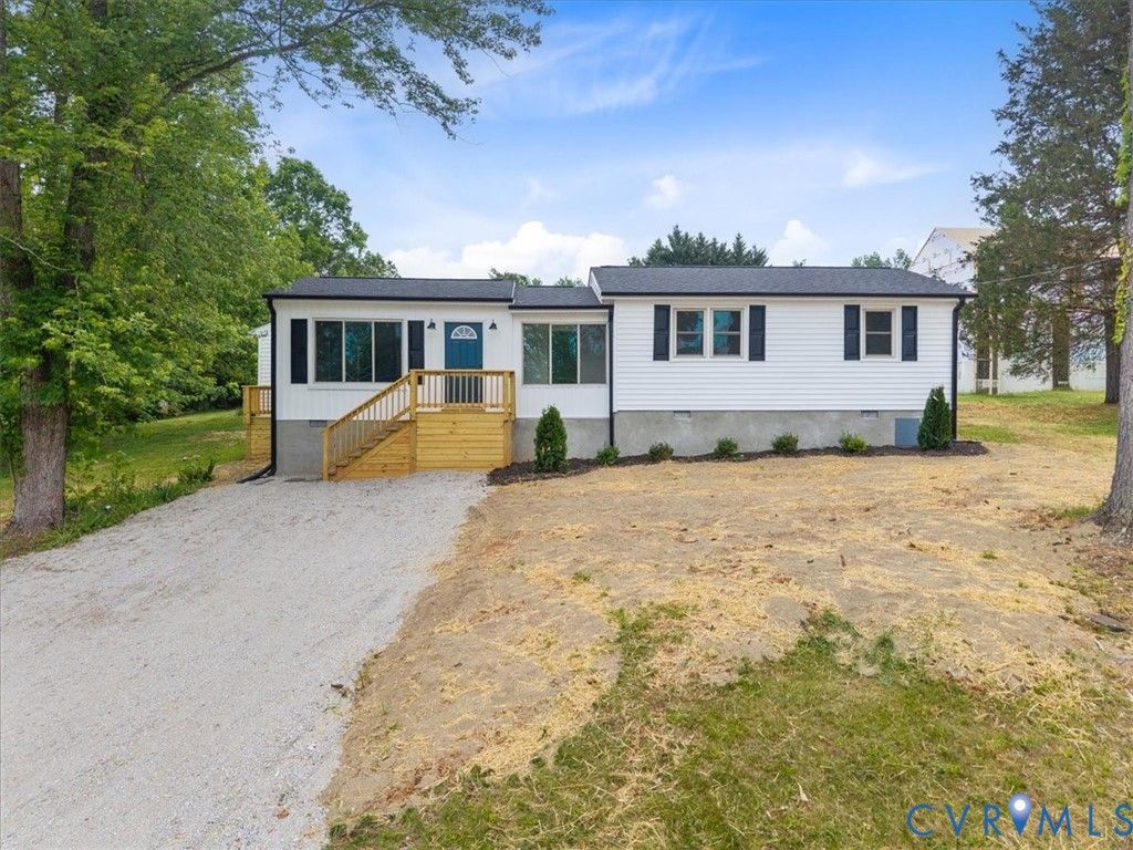 2244 Lakeview Dr, Powhatan, VA 23139