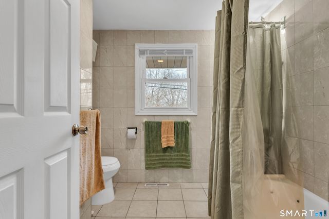 27 Linda Avenue, Montville, CT 06382