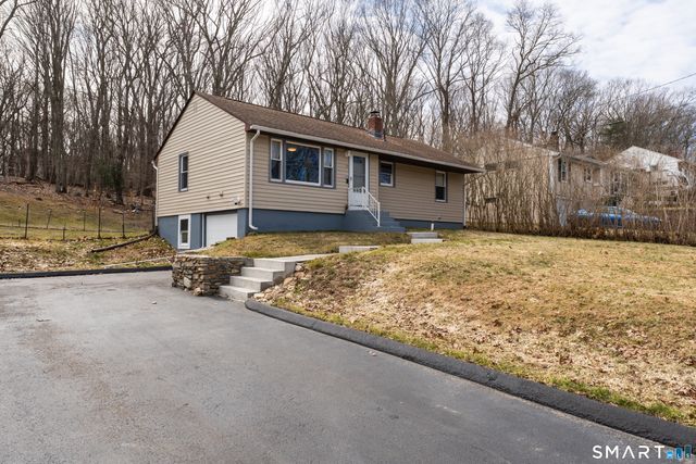 27 Linda Avenue, Montville, CT 06382