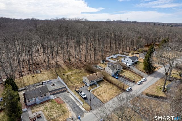 27 Linda Avenue, Montville, CT 06382